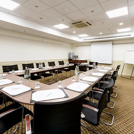 Centre By Ihg Hotel 4*