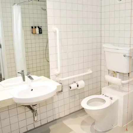 Centre By Ihg Hotel 4*