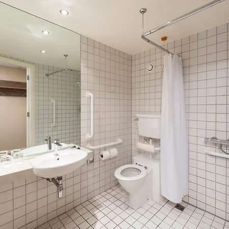 Centre By Ihg Hotel 4*
