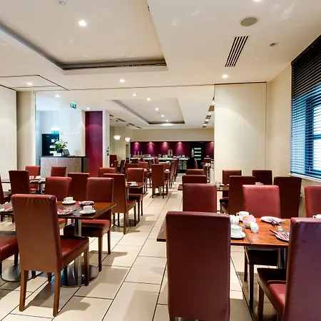 Centre By Ihg מלון