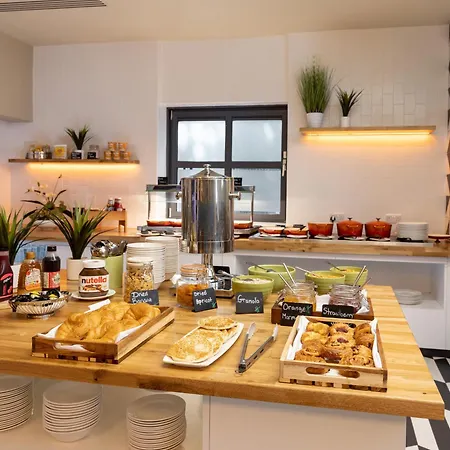 מלון Centre By Ihg