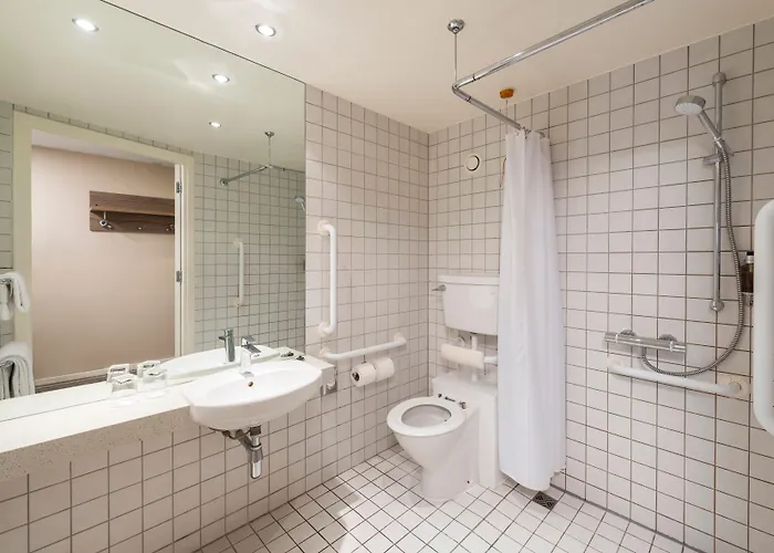 Centre By Ihg Hotel 4*