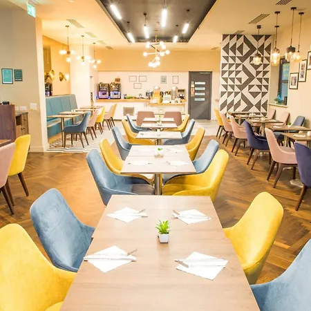Centre By Ihg מלון 4*